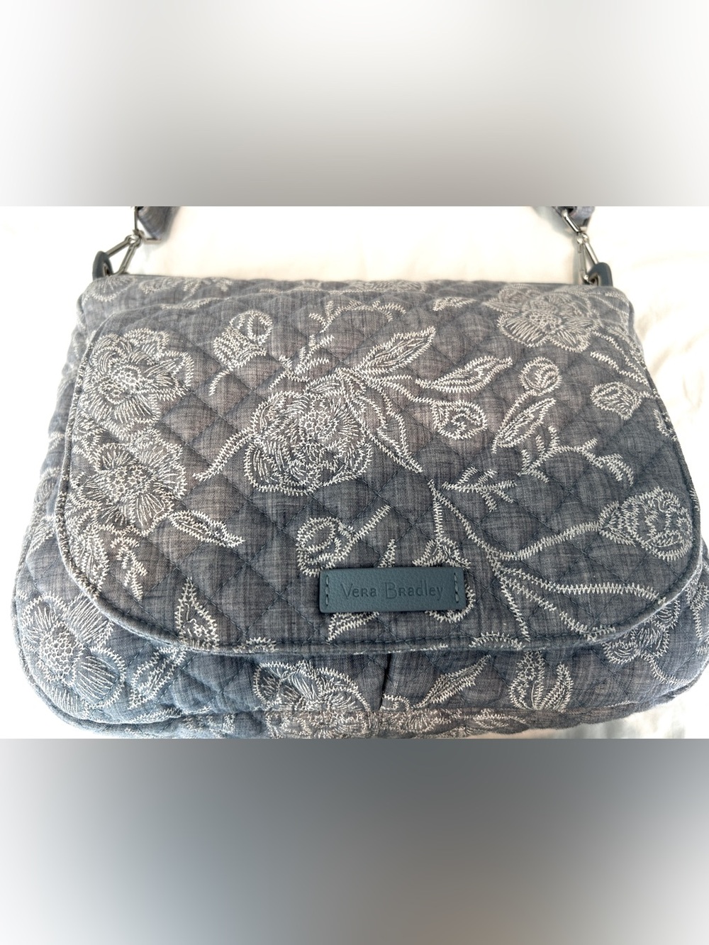 Pretty!! Vera Bradley Quilted Gray Floral crossover Bag